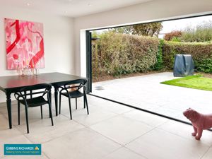 Kitchen/Breakfast Room- click for photo gallery